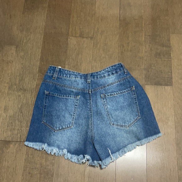 Ripped jean shorts - Picture 2 of 4